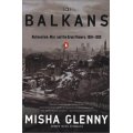 <strong>Dnešné historizovanie je diletovanie v tradícii 19. storočia, keď sa vznik moderných národov odvodzoval z dvoch zdrojov, z historického a prirodzeného práva na sebaurčenie. Odvtedy sa historizovanie prispôsobovalo vždy aktuálnym politickým potrebám. </strong>    Misha Glenny sa vo svojej knihe Balkán 1804 – 1999. Nacionalismus, válka a velmoci (BB art, Praha 2003) pokúsil ukázať práve to, do akej miery je dnešná situácia na Balkáne závislá od jeho histórie. Mohli by sme začať od bitky na Kosovom poli v roku 1389, Misha Glenny sa však sústredil na devätnáste a dvadsiate storočie. Jeho základná téza spočíva v tvrdení, že veľmoci sa pri všetkých balkánskych krízach a riešeniach opierali rozhodujúcim spôsobom o vlastné geopolitické záujmy, a nie o vnútorné podmienky a potreby samotného regiónu. Zabúda pritom, že záujmy jednotlivých balkánskych krajín a štátov boli nezriedka celkom odlišné. V prípade Srbska možno pritom vysledovať od konca devätnásteho storočia dva základné sny – prístup kmoru a srbské teritórium s Kosovom ako jadrom starého srbského štátu. Z neho sa odvíjajú podnes srbské frustrácie a traumy.    24. septembra 1986 uverejnil belehradský denník Večernje novosti „Memorandum“ Srbskej akadémie vied a umení, ktoré vychádzalo z predstavy o dvojitom ohrození Srbska zo strany Chorvátska a kosovských Albáncov. Ivan Stambolić, duchovný vodca Zväzu komunistov Srbska, ho nazval „juhoslovanským nekrológom“ a cestou k rozdrobeniu srbského národa. Bodom, od ktorého už nebolo cesty späť, sa stal marec 1991. Stambolićov žiak Slobodan Milošević, ktorý si osvojil idey Memoranda, vtedy potlačil demonštrácie srbskej opozície v Belehrade, vzdal sa juhoslovanskej idey a oznámil, že „Juhoslávia vstúpila do poslednej fázy svojej agónie a Srbská republika nebude uznávať nijaké rozhodnutia federálneho predsedníctva“. Milošević sa stal identifikačnou figúrou sna o veľkom Srbsku. Výsledky toho sna sú známe. Dôsledkom vojny, ktorá nemala brutalitou v povojnovej Európe obdobu, bolo ničenie, vraždenie, týranie, mrzačenie, mučenie, zabíjanie civilistov, etnické čistky. A srbská porážka. Srbsko dalo fakticky bodku za neúspešnými historickými revizionizmami dvadsiateho storočia. Nám vzalo sen o Jugoške, pasoši, mori a crnom vine, o slobode, o ktorej sme my mohli pred rokom 1989 naozaj len snívať. Kosovsko-albánsky spisovateľ Škelzen Maliqi v roku 1991 Mishovi Glennymu povedal: „Táto vojna sa začala v Kosove a v Kosove sa aj skončí.“ V Kosove sa začala v roku 1989, keď Milošević zrušil jeho autónomiu, a v Kosove sa fakticky skončila v roku 1999, po srbských etnických čistkách, exode Albáncov a zlyhaní rokovaní v Rambuillet, kde neprijalo Srbsko kosovskú autonómiu pod patronátom NATO, po následnom leteckom bombardovaní Srbska a faktickom protektoráte OSN a NATO nad Kosovom od júna 1999.    Pod dohľadom vojsk KFOR malo vtedy vzniknúť z Kosova multietnické, mierumilovné a demokratické prostredie s autonómnou samosprávou. Dnešná skutočnosť je však celkom iná. Realitu tvorí 90 percent Albáncov, okolo 5 percent Srbov a 4 percentá príslušníkov iných národností. Žijú odizolovane, cesta kmultietnicite je uzavretá, rovnako ako návrat k autonómii, ktorá sa stala fikciou – Kosovo je formálne síce ešte stále súčasťou Srbska, ale Srbsko nemá nad ním fakticky nijakú reálnu moc a kontrolu. Ahtisaariho návrh, o ktorom sa v súčasnosti diskutuje, nie je ničím iným ako formálnym potvrdením reálneho stavu. Nehovorí už o autonómii v rámci Srbska, usiluje sa len chrániť Srbov žijúcich v Kosove pod nátlakom Albáncov, nepripúšťa však ani reálnu samostatnosť Kosova, ale protektorát pod hlavičkou Európskej únie a NATO. História sa opakuje tretí raz. Prvý raz mohlo ostať Kosovo súčasťou Srbska v roku 1989, keby mu autonómiu neodobralo, ale odobrilo. Druhýkrát si mohlo Srbsko uchovať autonómne Kosovo v roku 1999, keby ho prijalo pod egidou NATO. Tretí raz možno nepomôže Srbsku ani ústava, podľa ktorej má byť Kosovo jeho večnou súčasťou. A to bez ohľadu na to, či sa Ahtisaariho riešenie presadí alebo nie. Historizovaním nemožno totiž odstrániť reálnu porážku vo vojne, vyvolanej vlastnou megalomániou. Ruský slogan o neprijateľnosti riešenia, na ktorom sa nedohodnú Srbsko a kosovskí Albánci, sa stal aktuálnym slovenským politickým heslom. Čo však, až sa Srbsko a kosovskí Albánci nedohodnú? Jediným historickým poučením ostane zase raz (aj pre nás) nepoučiteľnosť.    <i>Článok bol publikovaný v~týždenníku <a href=